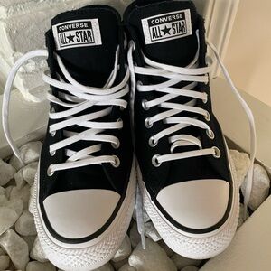Converse Madison Size 9